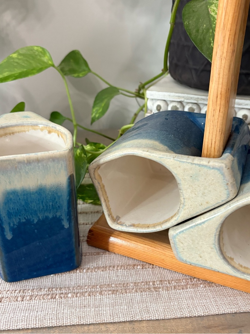 RODOLFO PADILLA MEXICAN DRIP GLAZE STACKING 4 COFFEE MUGS w STAND UNSIGNED VTG